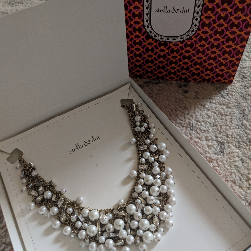 Stella & Dot Eve Bib Necklace